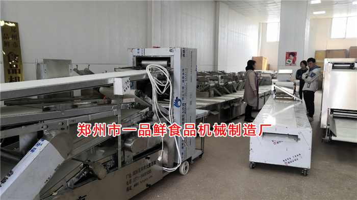 客戶(hù)考察一品鮮燴面機(jī)